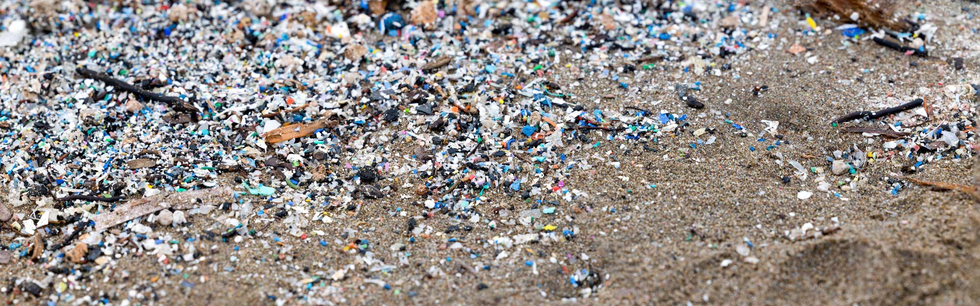 Waarom zijn microplastics zo gevaarlijk?
