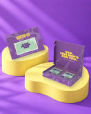 Giftbox 'You deserve a big thank you' op gele sokkels in paarse studio
